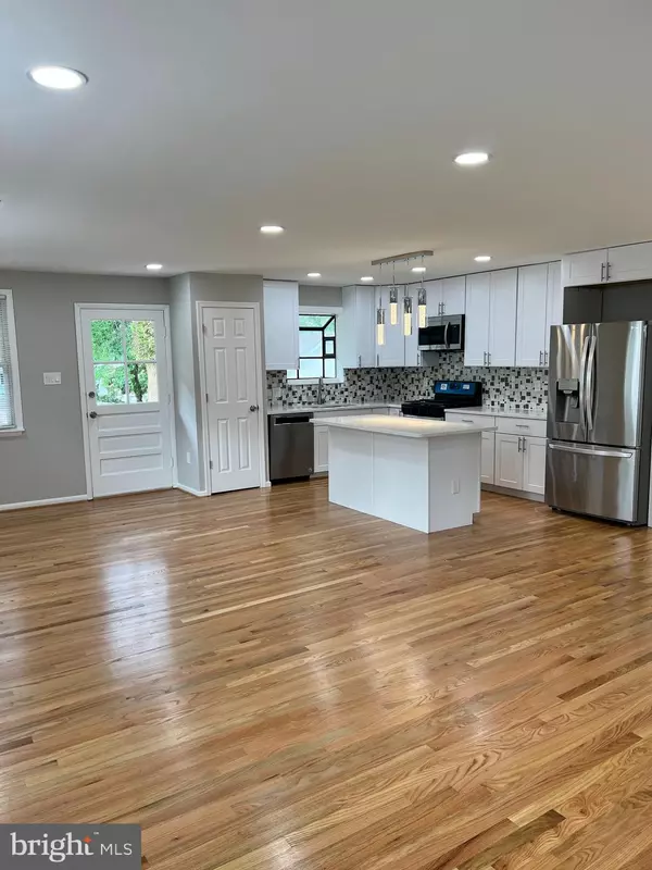Lorton, VA 22079,7600 POLLEN ST