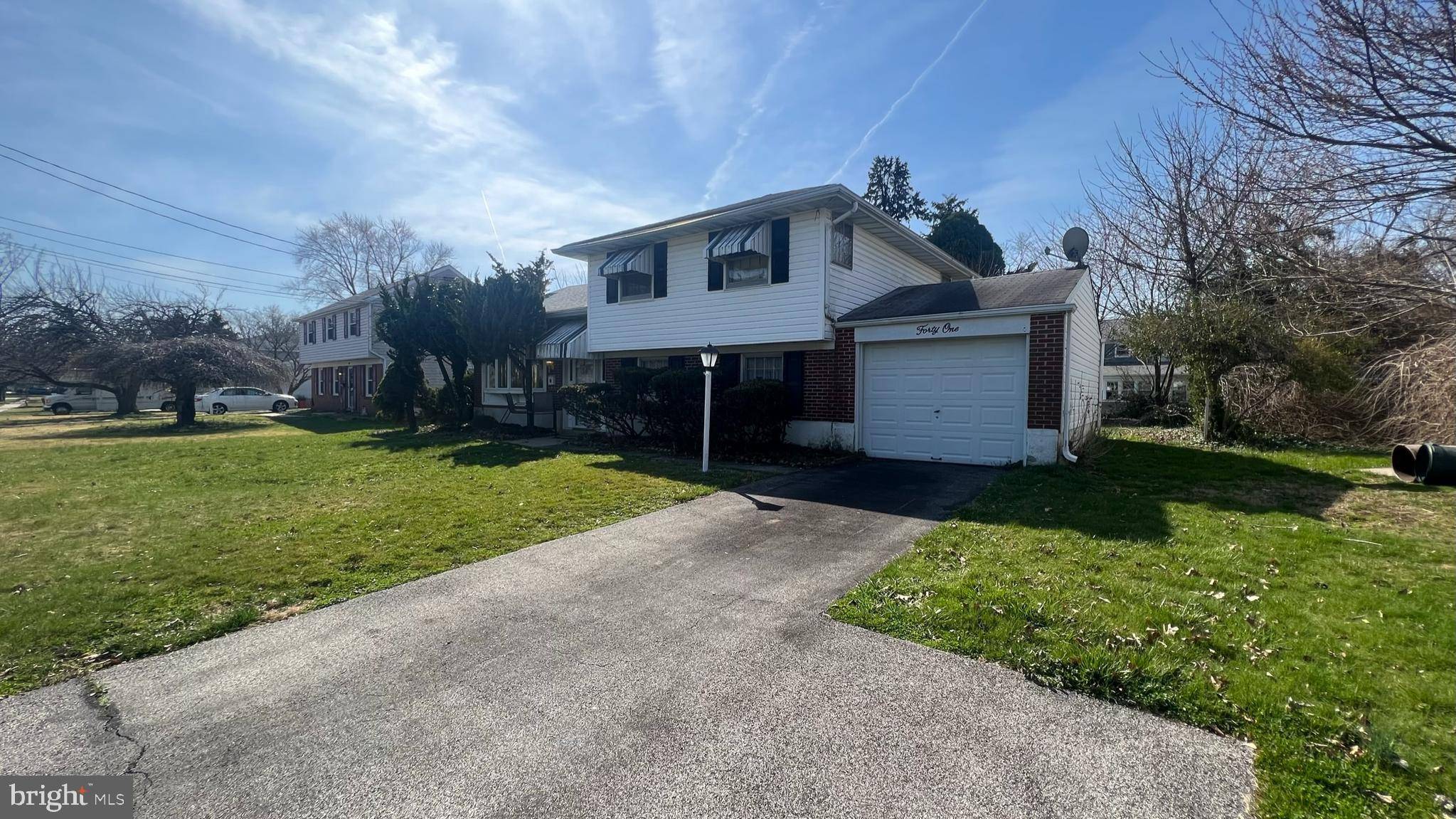 Stratford, NJ 08084,41 LONGWOOD DR