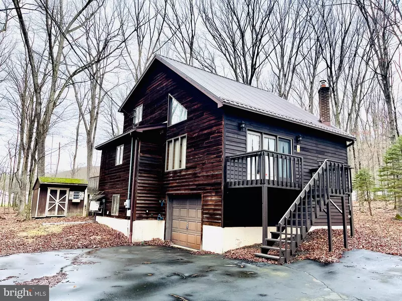 9 APARAHOE CIR, Hazleton, PA 18202