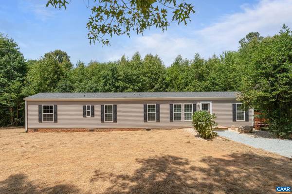 1744 HARDWARE RD, Scottsville, VA 24590