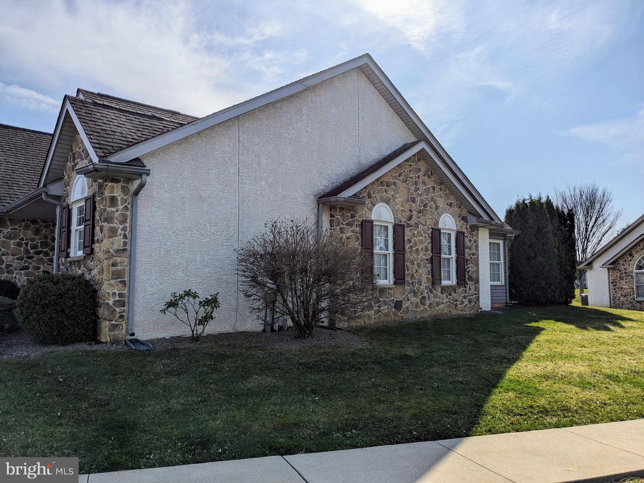 Easton, PA 18040,2652 HARVEST DR S