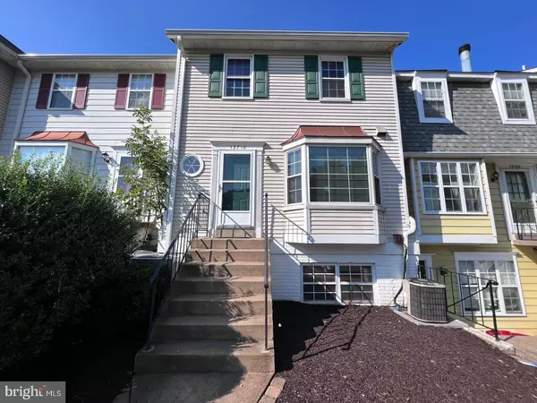 Fall in Love with this Beautiful Condo in Winding Brook, Chantilly,Urban Nest Realty Group