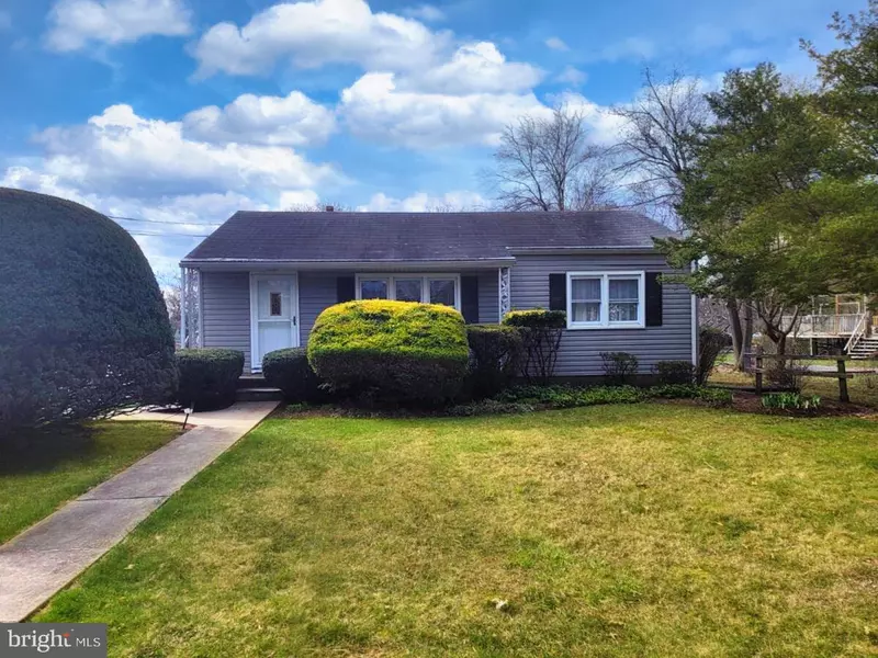 22 ORCHARD AVE, Pennington, NJ 08534