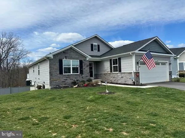 200 SHOREFRONT DR, Martinsburg, WV 25403