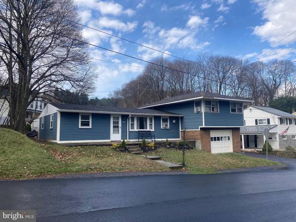 636 SNYDER ST, Pottsville, PA 17901