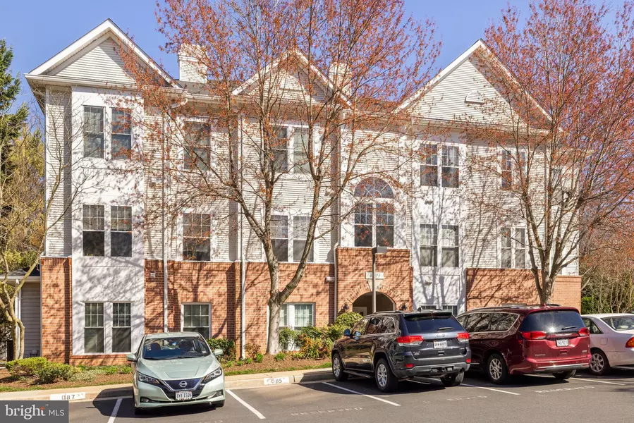 1519 N POINT DR #302, Reston, VA 20194