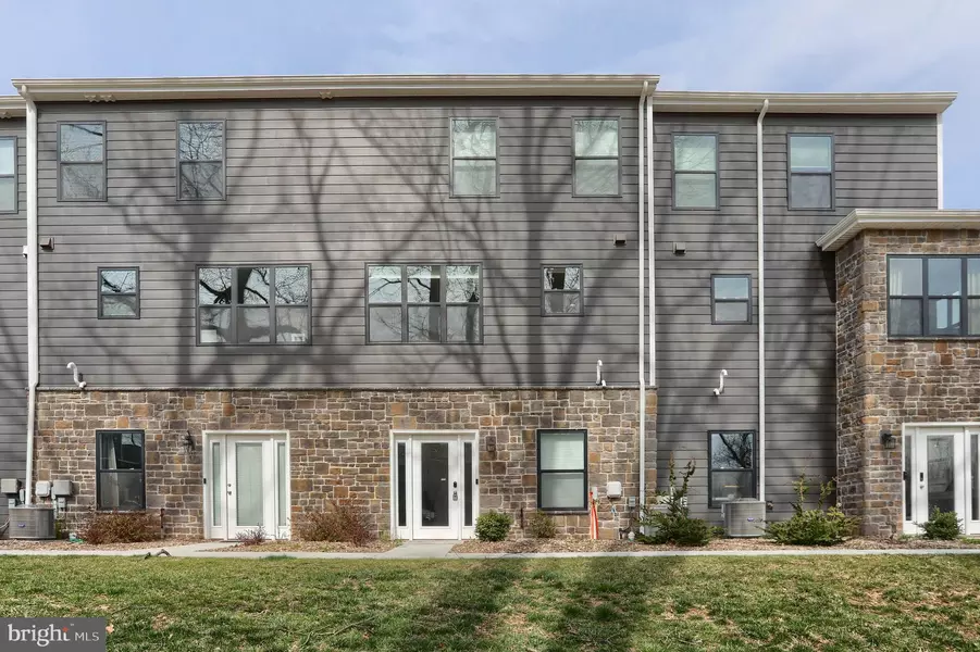 129 HIGH POINTE DR #33, Hummelstown, PA 17036