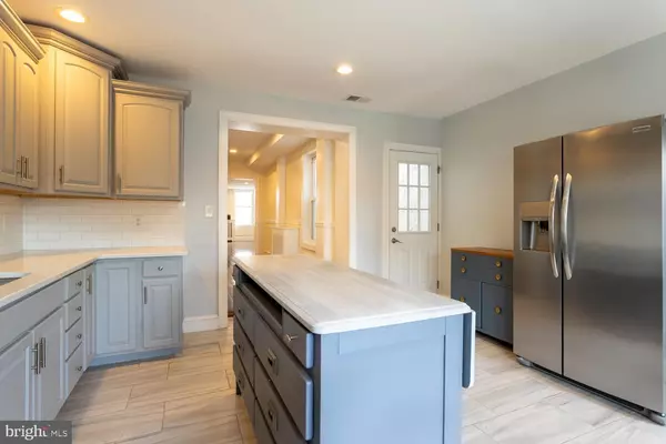 2214 E CUMBERLAND ST Philadelphia, PA 19125