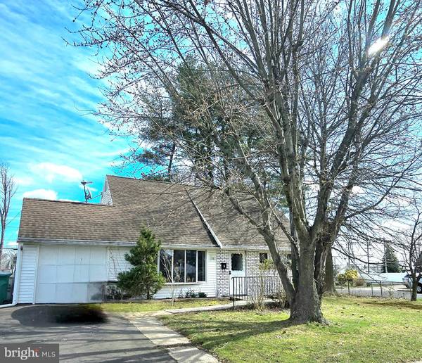 2 IRONWOOD RD, Levittown, PA 19057