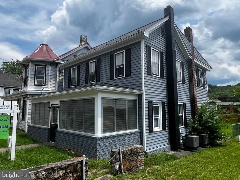 262 WASHINGTON N ST, Berkeley Springs, WV 25411