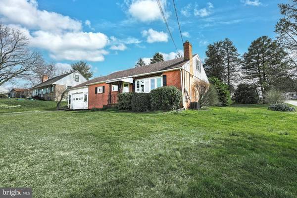 4940 YORKANA RD, York, PA 17406