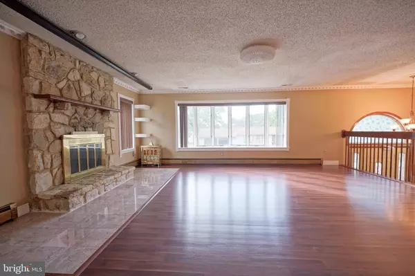 Marlton, NJ 08053,4 DELTONA LN