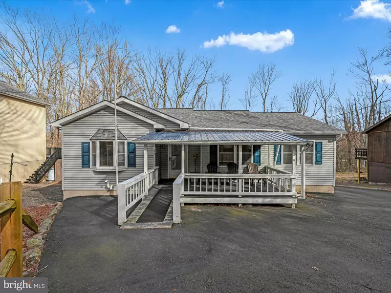 324 SHINGLE MILL DR, Drums, PA 18222