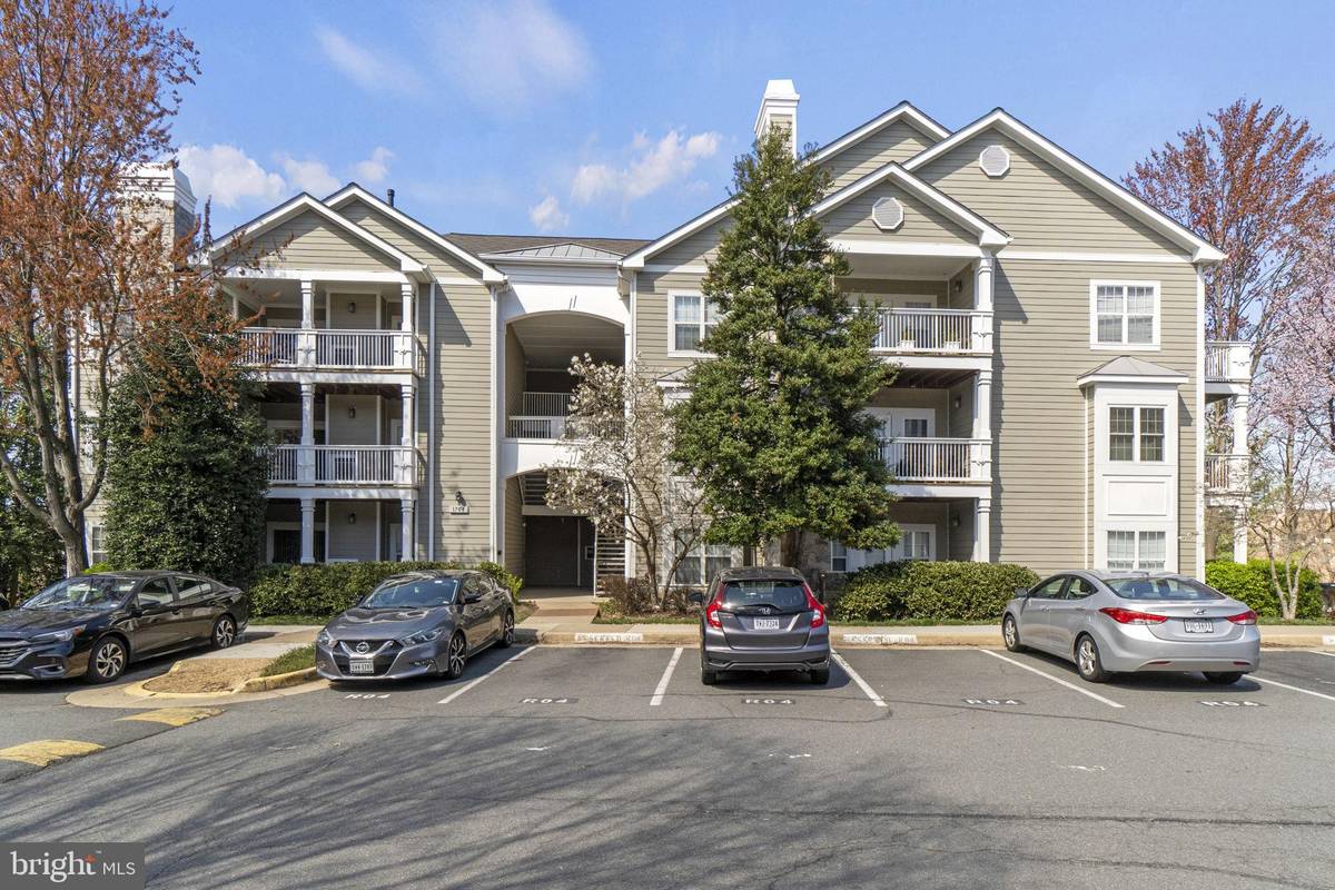 Reston, VA 20190,1704 LAKE SHORE CREST DR #24