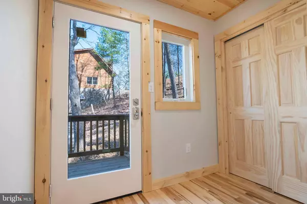 Basye, VA 22810,217 KNIGHT DR