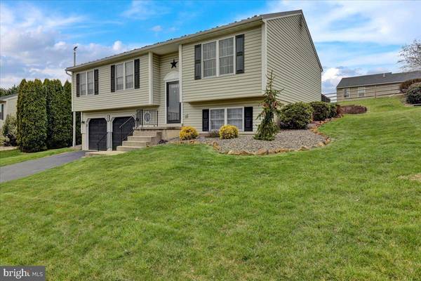 Womelsdorf, PA 19567,317 DOGWOOD LN