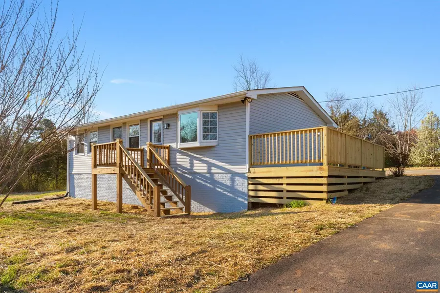 2740 W RIVER RD, Scottsville, VA 24590