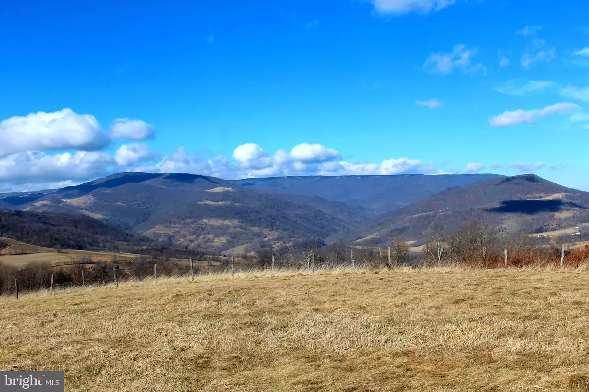 Seneca Rocks, WV 26884,345 +/- ACS LOWER TIMBER RDG