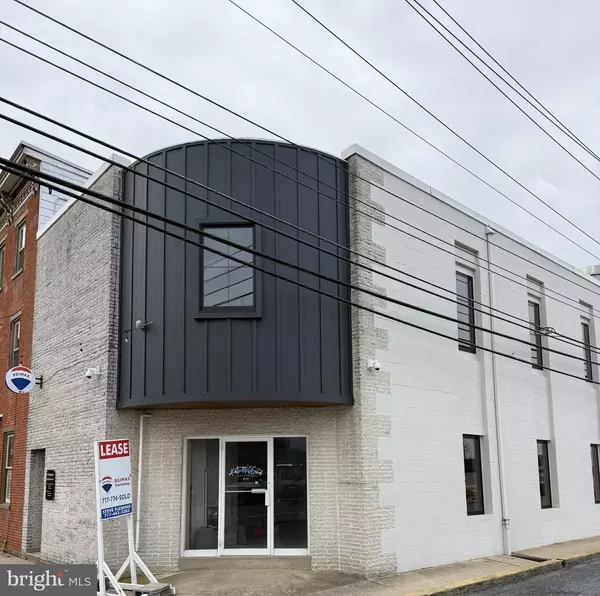 19 N RAILROAD AVE, Mechanicsburg, PA 17050