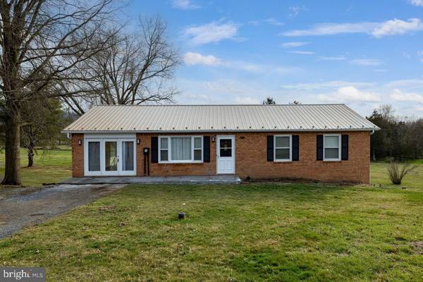 300 MARTIN ST, Luray, VA 22835