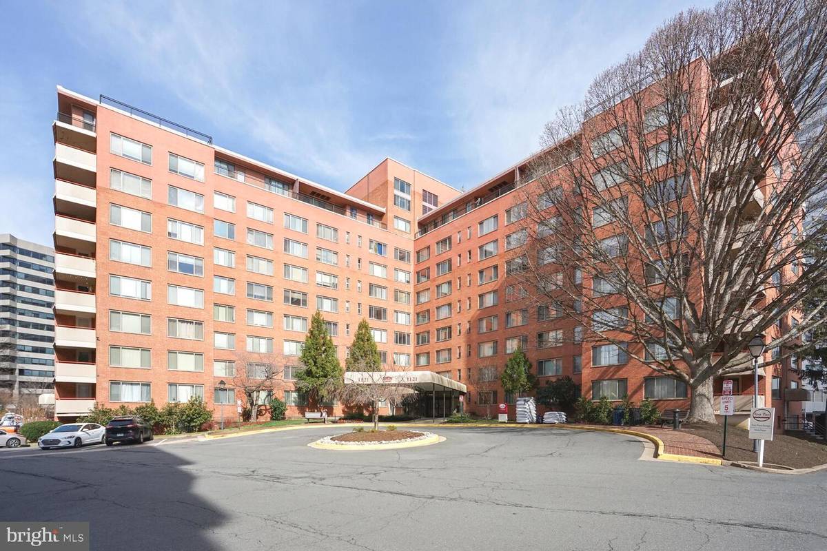 Arlington, VA 22209,1121 ARLINGTON BLVD #819