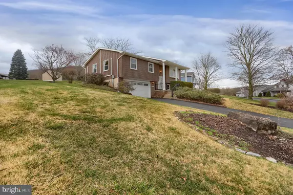 Lemont, PA 16851,1073 CORTLAND DR