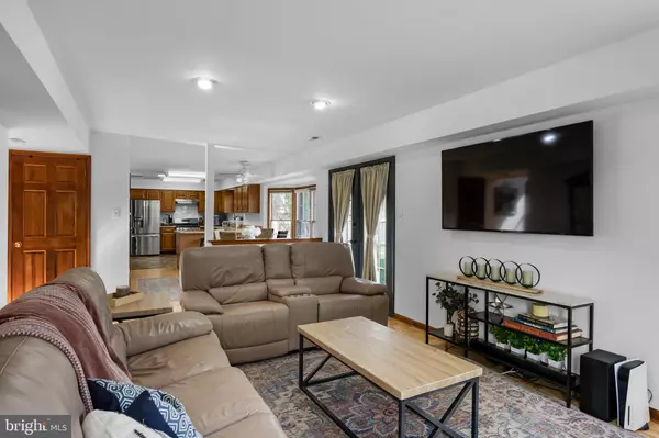 14 HERITAGE VALLEY DR Sewell, NJ 08080