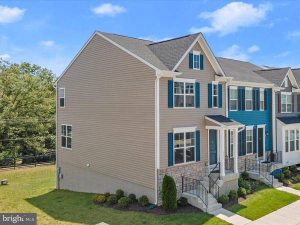 Triangle, VA 22172,18221 SUMMIT POINTE DR