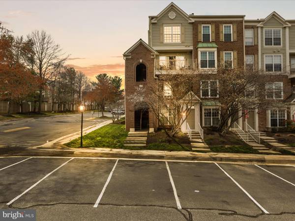 4114 OXFORD LN #302, Fairfax, VA 22030