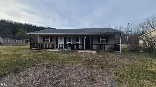 27 LIBERTY DR, Brandywine, WV 26802