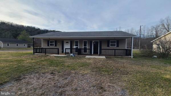 35 LIBERTY DR, Brandywine, WV 26802