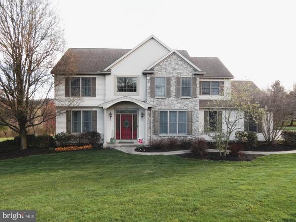 725 ROHEN RIDGE DR, Lititz, PA 17543