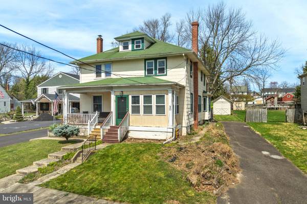 15 GREENWOOD AVE, Line Lexington, PA 18932