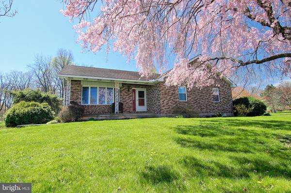 2381 YOST RD, Bath, PA 18014