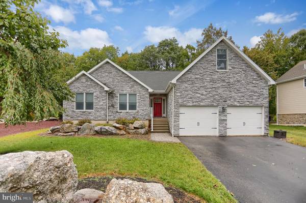 48 TURNBERRY LN, Hazle Township, PA 18202