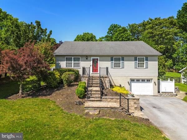 61 PUTNAM DR, Inwood, WV 25428