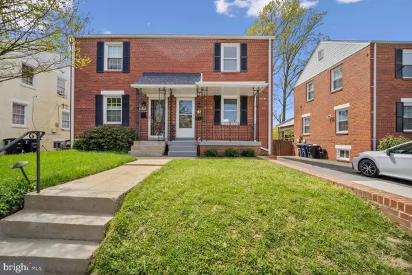 2136 S POLLARD ST, Arlington, VA 22204