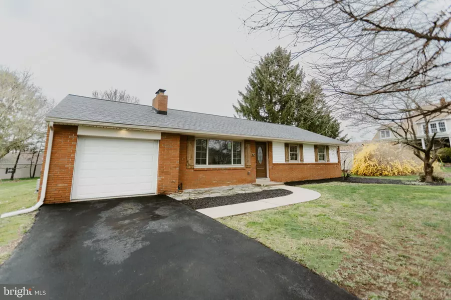 62 LOGGING RD, Leola, PA 17540