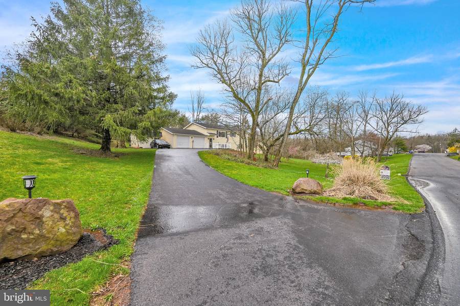 95 EAGLE LN, Etters, PA 17319