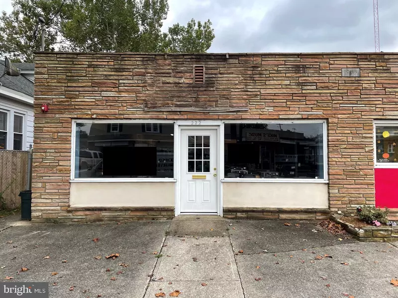 222 W BROAD ST, Gibbstown, NJ 08027