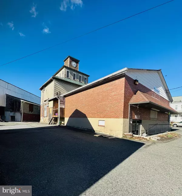 Bechtelsville, PA 19505,114-124 E CHESTNUT ST