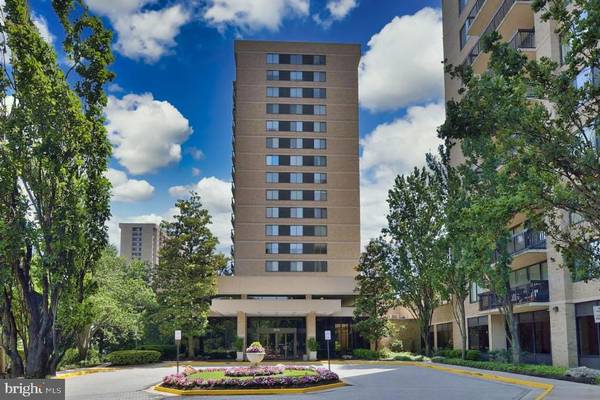 3713 S GEORGE MASON DR #1005, Falls Church, VA 22041