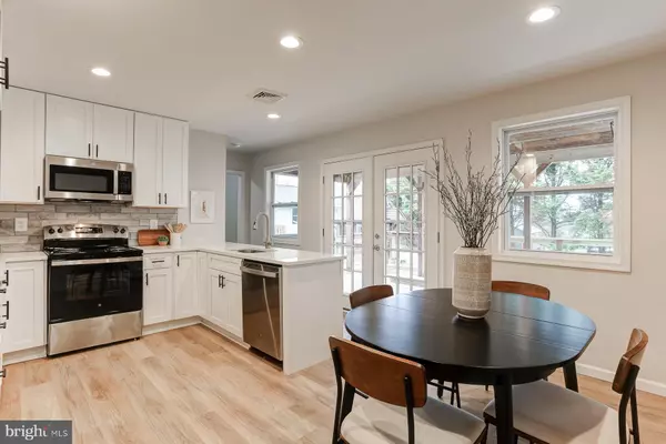 Manheim, PA 17545,61 HILLCREST DR