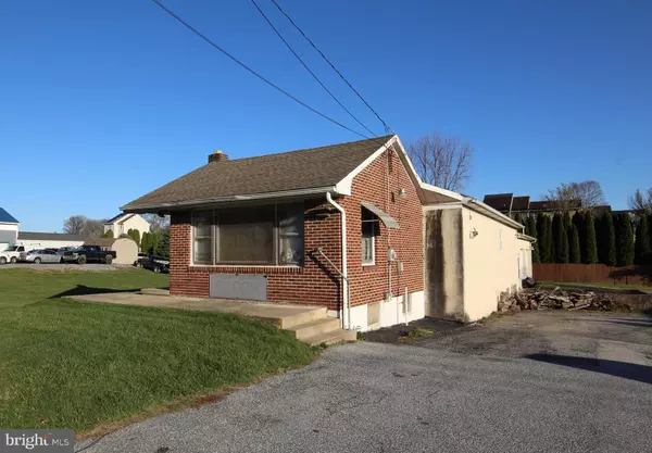 72 W MAPLE ST, East Prospect, PA 17317