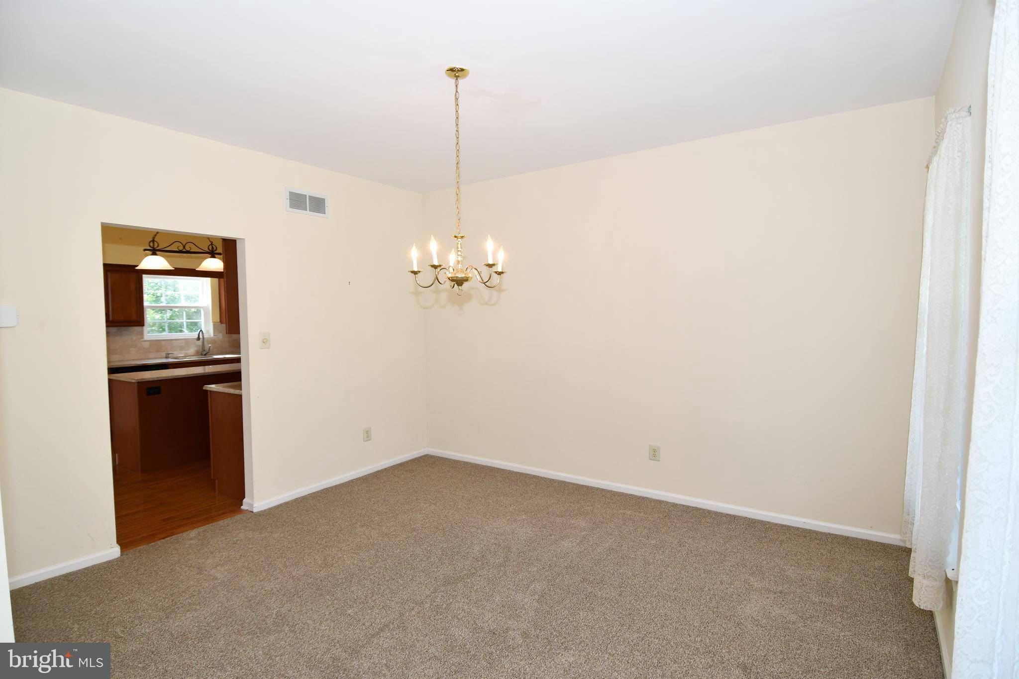 Burlington, NJ 08016,6 ALMOND RD