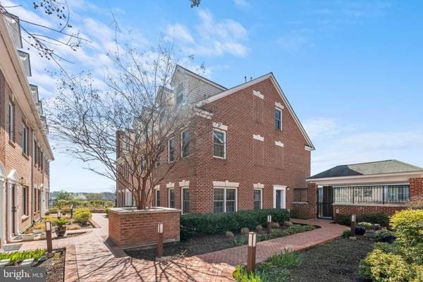 2260 S GARFIELD ST #9, Arlington, VA 22206