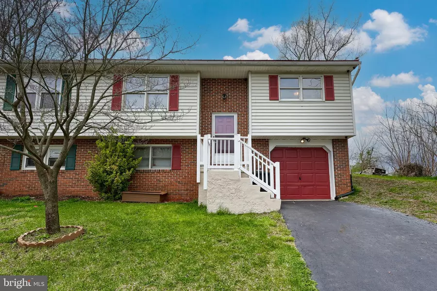 223 FAIRFAX DR, Lancaster, PA 17603