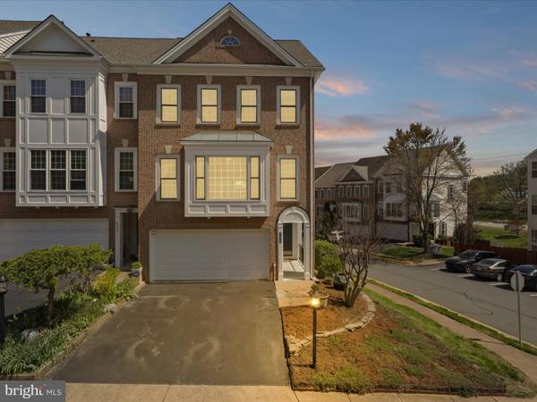 5759 GOVERNORS POND CIR, Alexandria, VA 22310