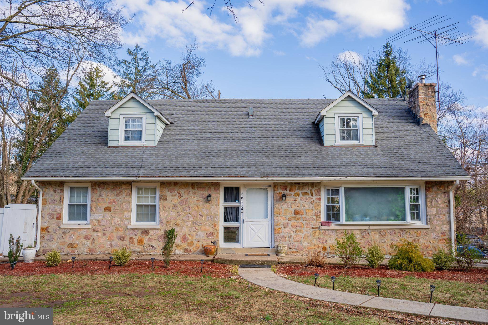 3946 VERA CRUZ RD, Coopersburg, PA 18036