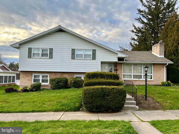 511 CEDAR AVE, Hershey, PA 17033